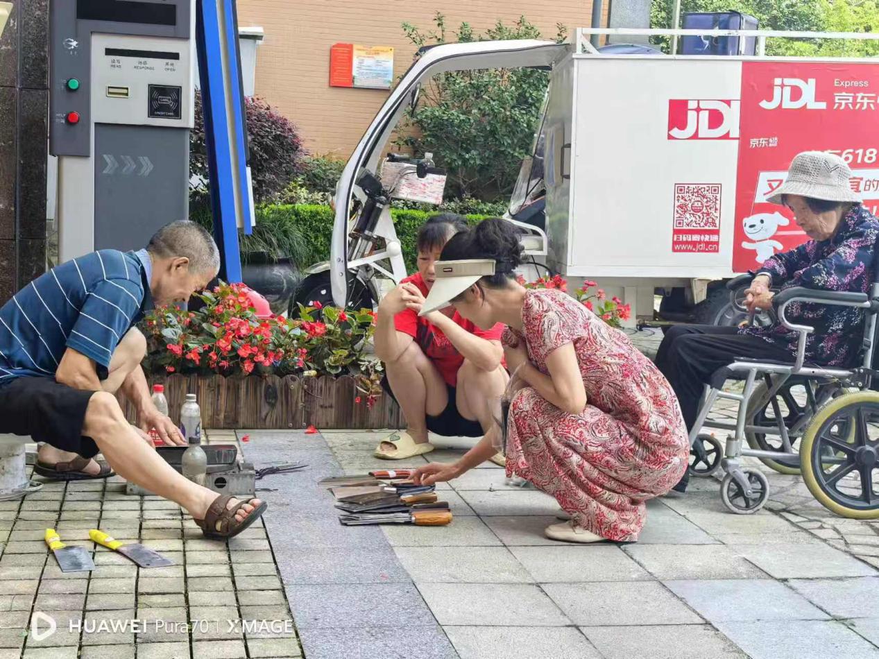 华阳街道沙河社区“和谐沙河·家园共治”邻里关系营造项目--公益磨刀活动 华阳街道沙河社区“和谐沙河·家园共治”邻里关系营造项目--公益磨刀活动