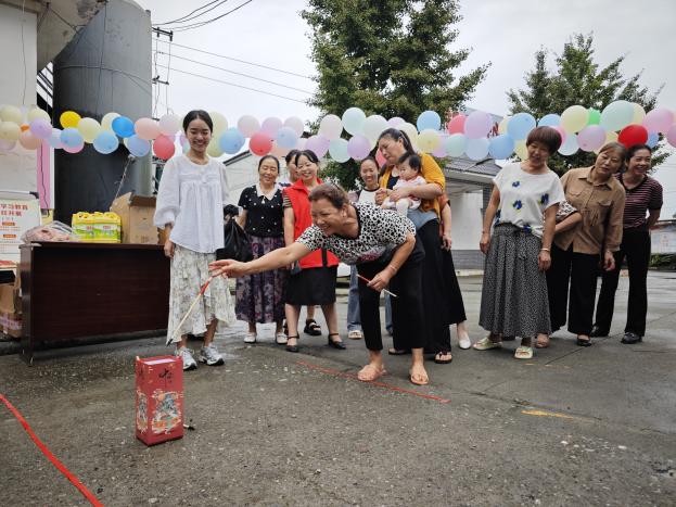 月满情满映中秋·和谐睦邻一家亲——彭州市桂花镇红石桥村开展中秋节主题活动 月满情满映中秋·和谐睦邻一家亲——彭州市桂花镇红石桥村开展中秋节主题活动