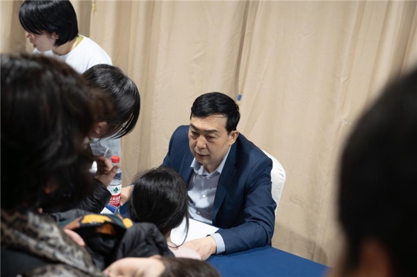 温暖冬日,成都小耳家庭迎来新的希望 温暖冬日,成都小耳家庭迎来新的希望