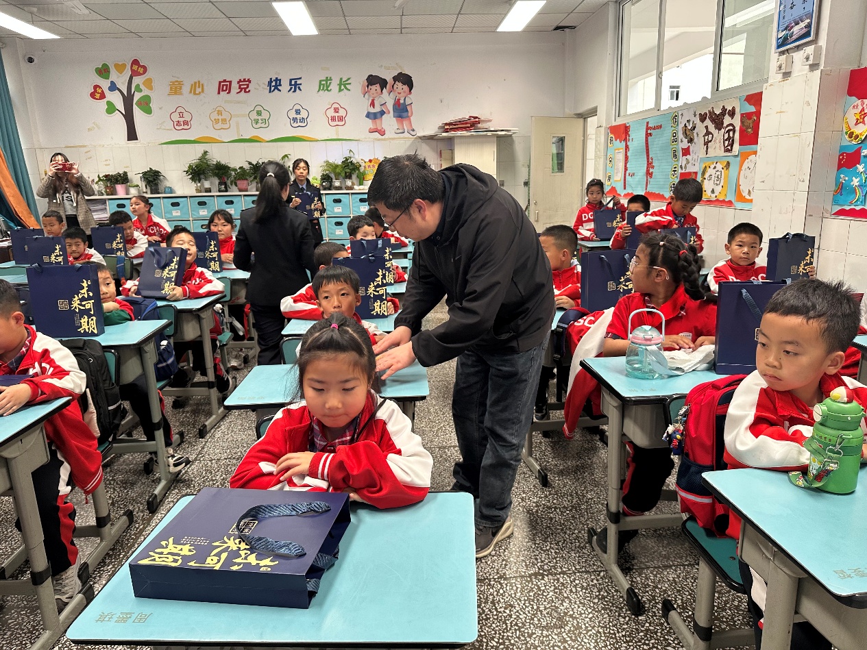 守护地理标志 助力品牌发展——泸定县市场监督管理局积极开展知识产权“五进”宣传活动