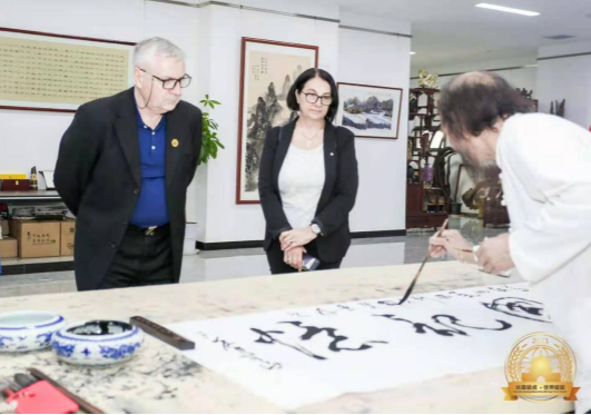 “观城•艺路前行”长安国际艺术慈善书画展开幕 “观城•艺路前行”长安国际艺术慈善书画展开幕