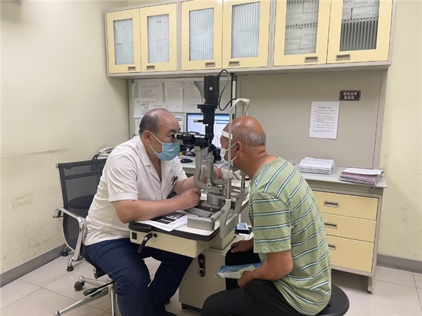 科学治疗激素性白内障，全视觉助35岁护士免于调岗