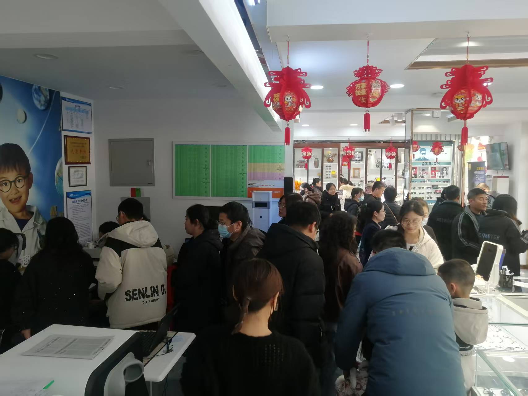 视力突然模糊？别急着换镜片！