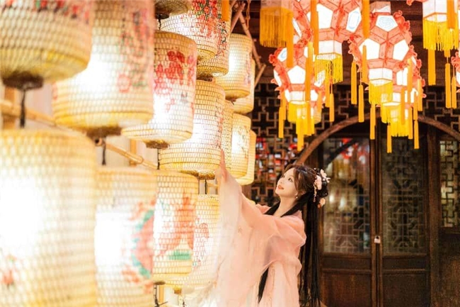 濮院时尚古镇推出“织秋”疗愈之旅，桐乡市民免票政策延至2025年底