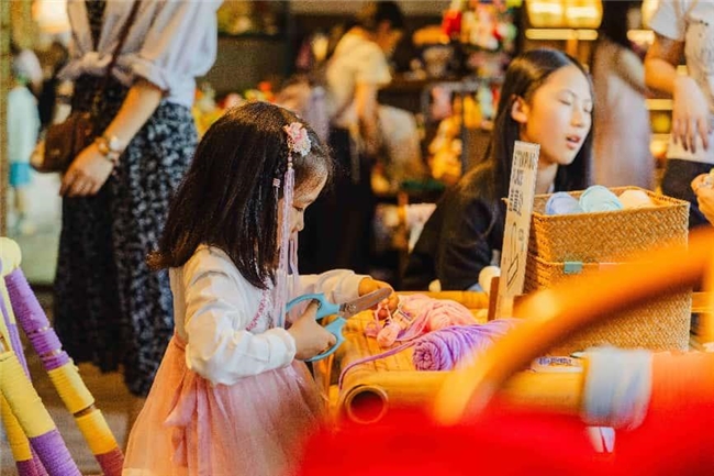 濮院时尚古镇推出“织秋”疗愈之旅，桐乡市民免票政策延至2025年底