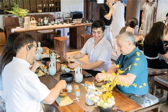 濮院时尚古镇推出“织秋”疗愈之旅，桐乡市民免票政策延至2025年底