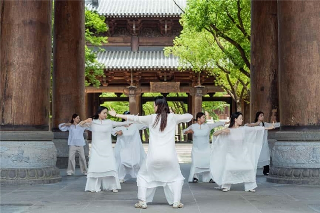 濮院时尚古镇推出“织秋”疗愈之旅，桐乡市民免票政策延至2025年底