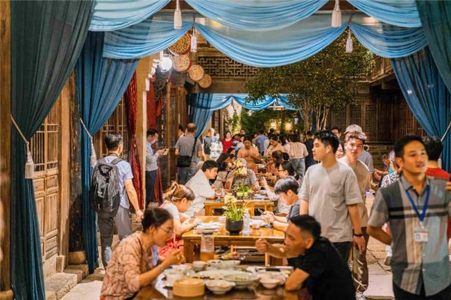 濮院时尚古镇推出“织秋”疗愈之旅，桐乡市民免票政策延至2025年底