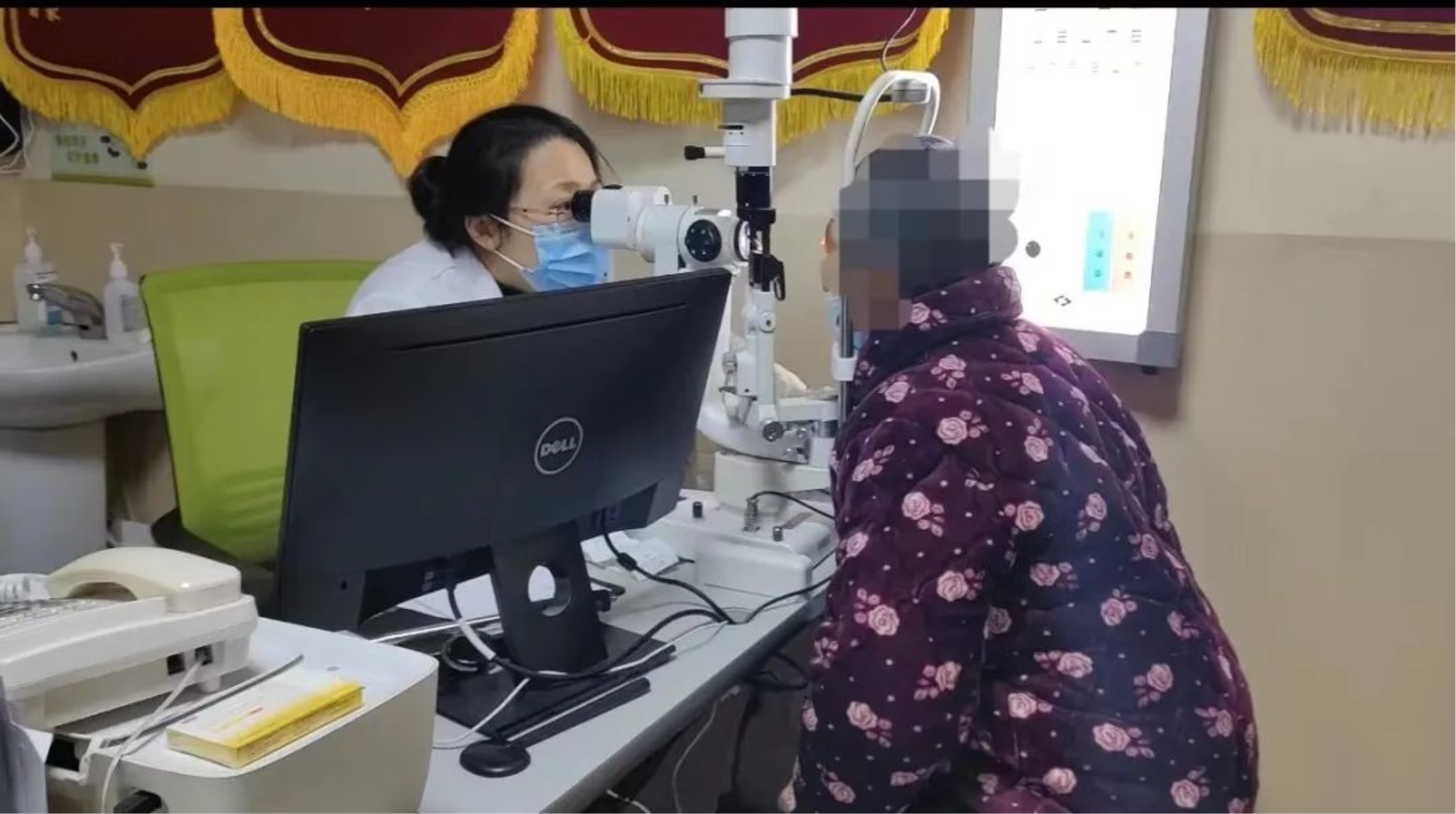 “网脱”手术后又遇白内障，雅安仁康医院为其保住珍贵视力