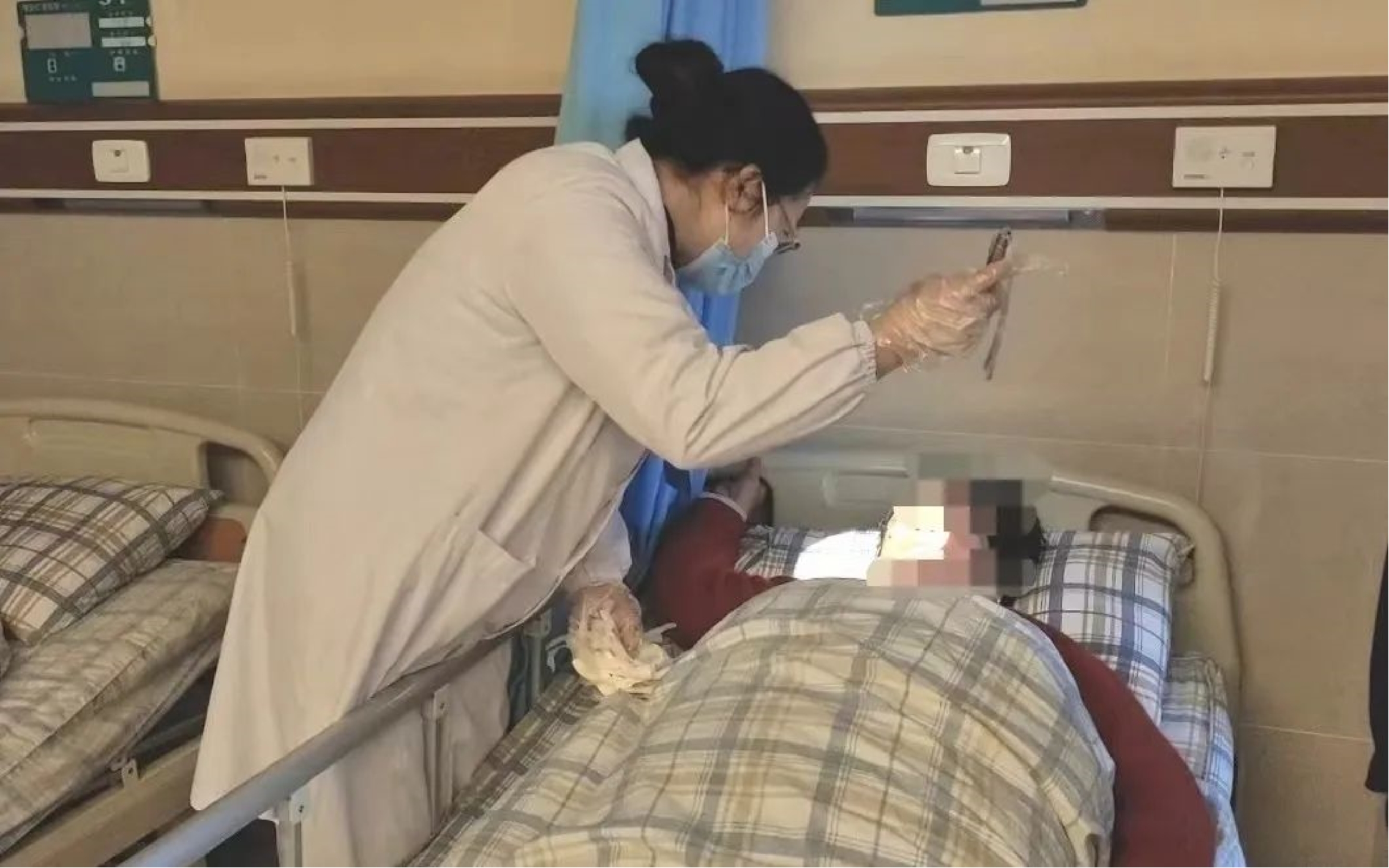 “网脱”手术后又遇白内障，雅安仁康医院为其保住珍贵视力