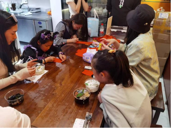 “药食无界”团队探访南京同仁堂中医药茶饮店，共绘食养新风尚