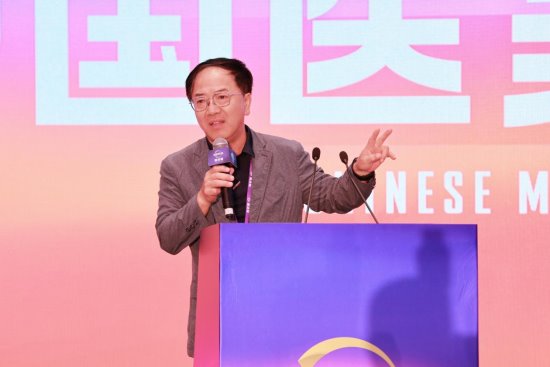 北京丰联丽格王冀耕教授、师丽丽院长在第十七届美沃斯大会，分享眼整形新思路