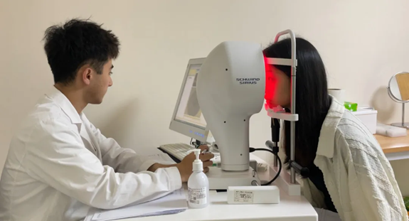 2024 高考临近，大数据请推给考后想做近视手术的高三学生们