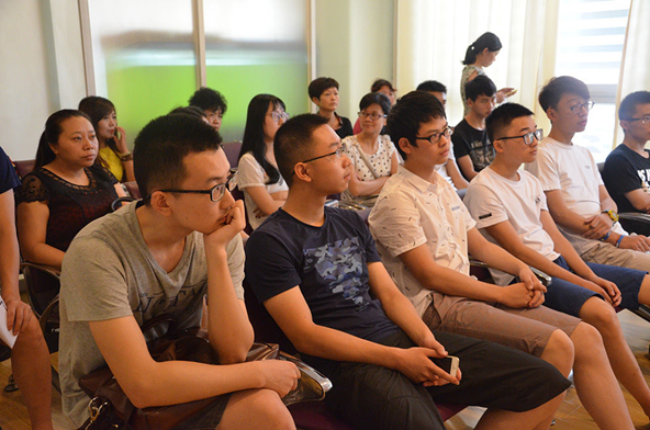 高考、暑期摘镜安全靠谱吗？成都良心近视手术医院推荐