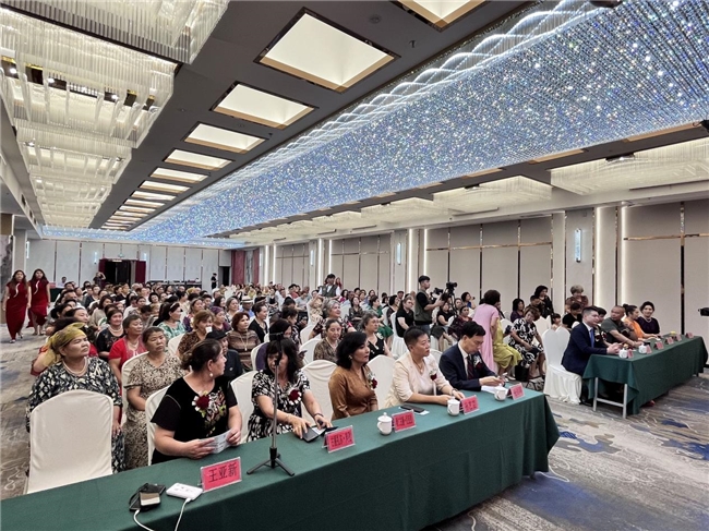 伯科情系万里疆 纳米透皮新时尚——第三届“伯科新疆情，护眼万里行”活动 