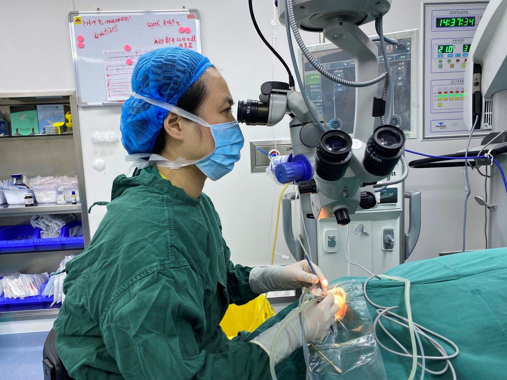 得了青光眼，医生却要我做白内障手术？