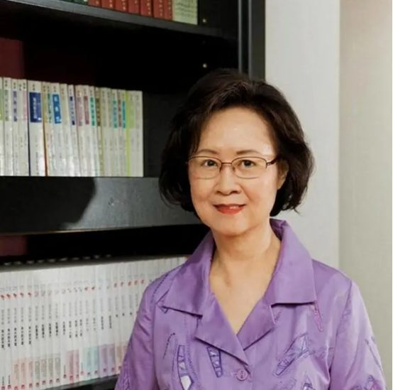 琼瑶归去，她选择“不听天由命”