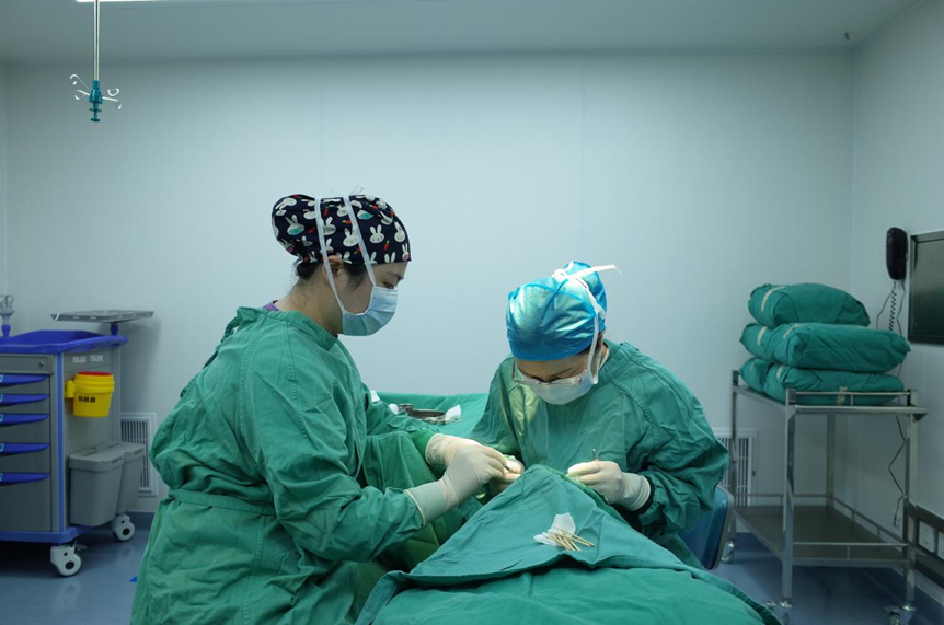 通江护士22年斜视困扰一朝解除 成都普瑞眼科杨英医生助其重拾自信