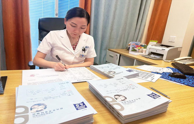 成都普瑞眼科暑期摘镜热，三大“金标准”术式照亮学子未来