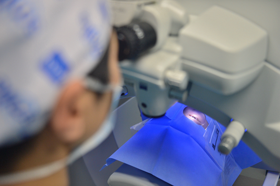 “做近视手术去成都”，家长们的默契藏着怎样的考量？