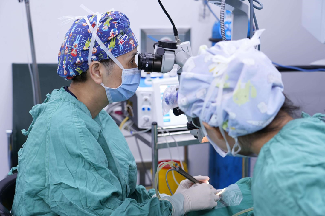 百岁老人白内障,在成都普瑞眼科重获光明 百岁老人白内障,在成都普瑞眼科重获光明