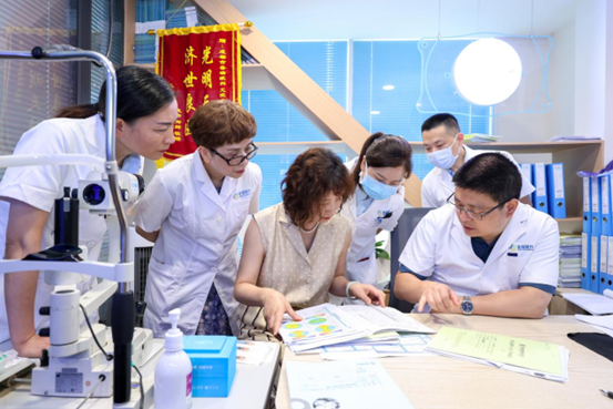 从精准定制到终身守护：成都普瑞眼科硬核质控ICL晶体术