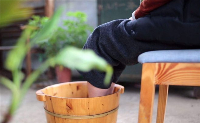 什么牌子的泡脚药包更好用？泡脚用艾叶还是艾草包？2026公认好用款真实分享