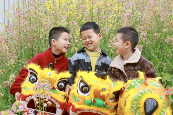 “儿童急走追黄蝶，飞入菜花无处寻”记吴家山校区特色延时活动