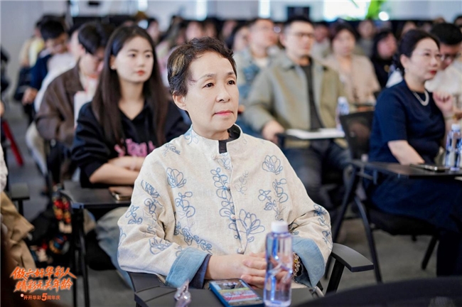 开开华彩五周年发布会在京举行 ——全新App见证“六好华彩人”理念引领银发生活新风尚 开开华彩五周年发布会在京举行 ——全新App见证“六好华彩人”理念引领银发生活新风尚