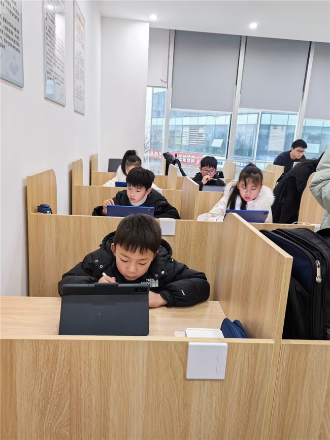 成都青少年AI提分机构哪家师资好?青藤云阶:AI系统+线下真人教师双核驱动 成都青少年AI提分机构哪家师资好?青藤云阶:AI系统+线下真人教师双核驱动