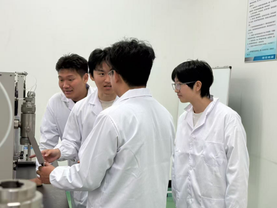 深耕实验室笃行攻坚铸造深井遁甲韩东峄团队潜心研发超高温固壁剂 深耕实验室笃行攻坚铸造深井遁甲韩东峄团队潜心研发超高温固壁剂