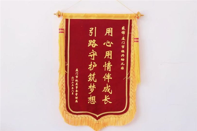 央视点赞的暑托班长啥样? 央视点赞的暑托班长啥样?