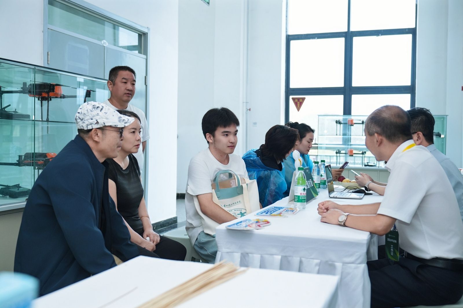 雨中迎新暖人心,多维启梦育新人——兰州信息科技学院2026级新生报到工作圆满结束 雨中迎新暖人心,多维启梦育新人——兰州信息科技学院2026级新生报到工作圆满结束
