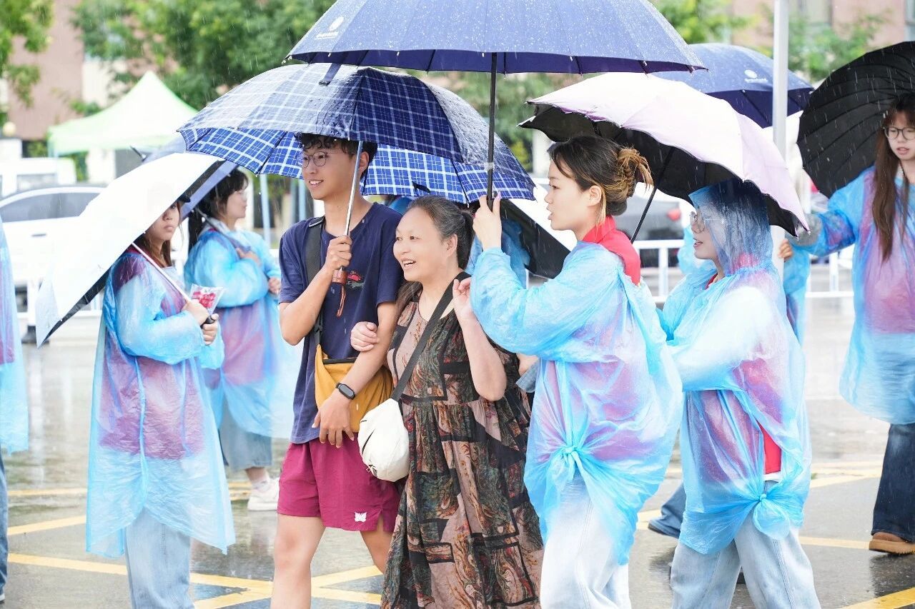 雨中迎新暖人心,多维启梦育新人——兰州信息科技学院2026级新生报到工作圆满结束 雨中迎新暖人心,多维启梦育新人——兰州信息科技学院2026级新生报到工作圆满结束