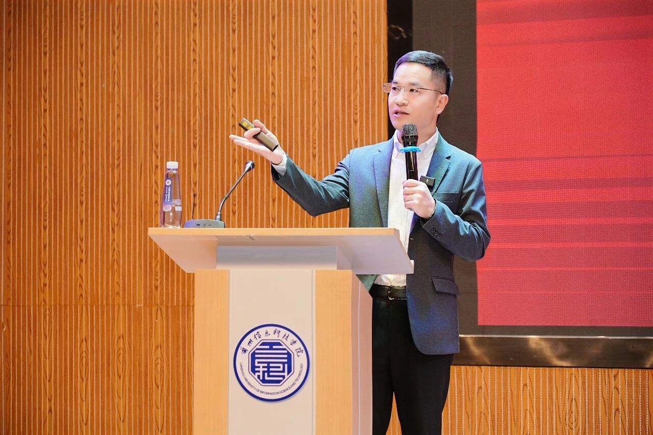 雨中迎新暖人心,多维启梦育新人——兰州信息科技学院2026级新生报到工作圆满结束 雨中迎新暖人心,多维启梦育新人——兰州信息科技学院2026级新生报到工作圆满结束