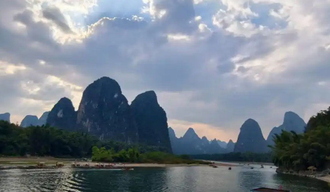 “门票经济”之外,桂林文旅正寻找新的增长点 “门票经济”之外,桂林文旅正寻找新的增长点