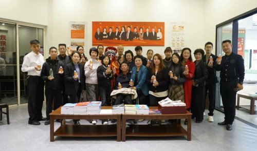 方建文部长西南收徒,奏响文化经济与绿色发展共鸣曲 方建文部长西南收徒,奏响文化经济与绿色发展共鸣曲