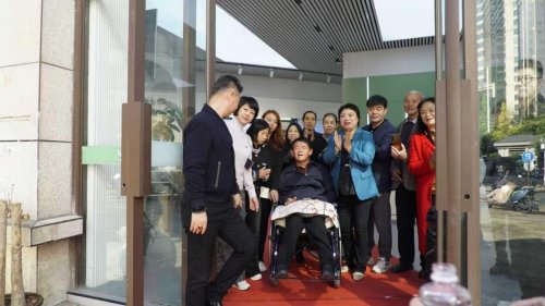 方建文部长西南收徒,奏响文化经济与绿色发展共鸣曲 方建文部长西南收徒,奏响文化经济与绿色发展共鸣曲