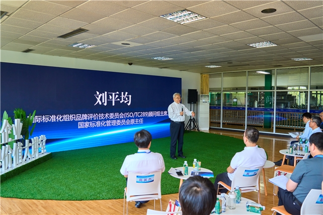 走进乌兰布和 见证世界品质——20余家知名企业单位探访蒙牛沙漠有机奶源地