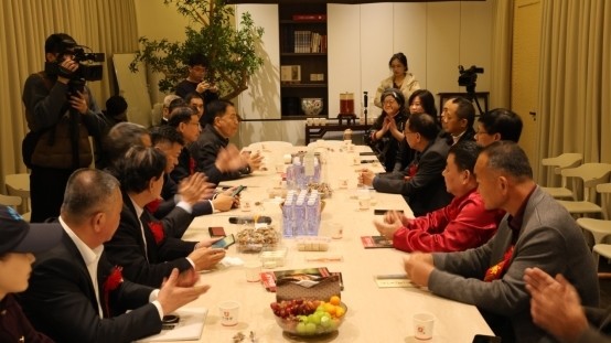 茶里有天机——“我爱家乡”2026泉台迎新春书画茶艺交流活动在南安燎原村举行,以艺为桥,共绘两岸团圆图景