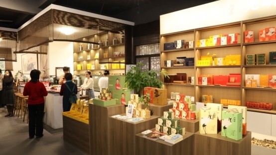 茶里有天机——“我爱家乡”2026泉台迎新春书画茶艺交流活动在南安燎原村举行,以艺为桥,共绘两岸团圆图景