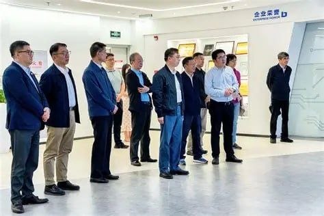 寒武纪高层领导到访澜起科技总部