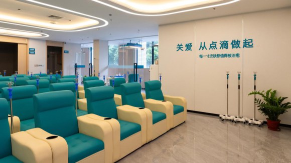 广州白癜风大面积白斑怎么控发展？优先稳住病情，分区域循序渐进调理
