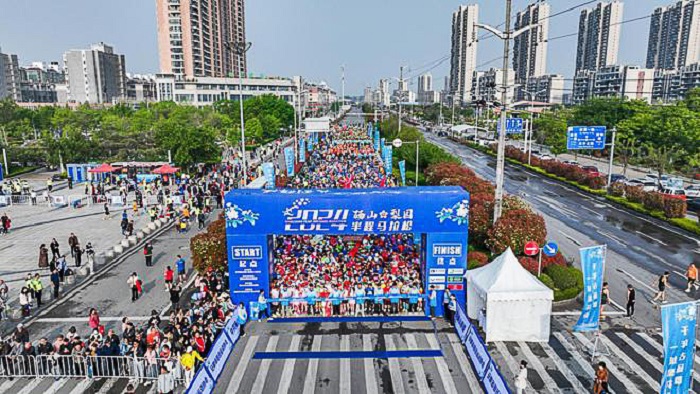 凯翼拾月助力砀山梨园半程马拉松火热开跑