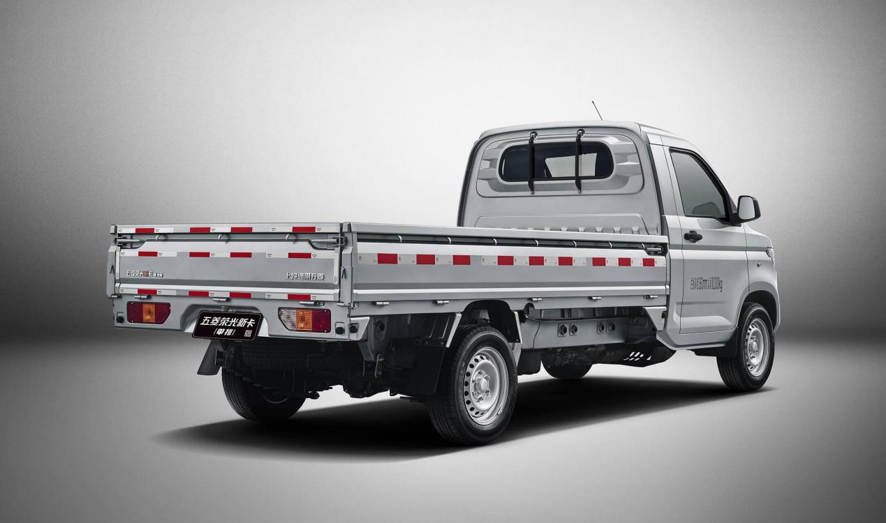 省的不止3000买车钱,创富牛卡、五菱荣光新卡如何选? 省的不止3000买车钱,创富牛卡、五菱荣光新卡如何选?