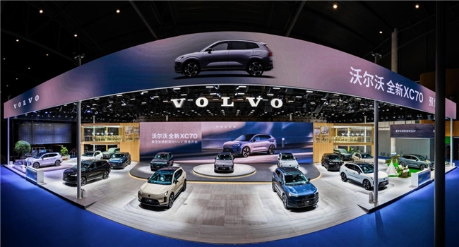 豪华超混第一车,沃尔沃全新XC70“七彩”亮相成都车展 豪华超混第一车,沃尔沃全新XC70“七彩”亮相成都车展