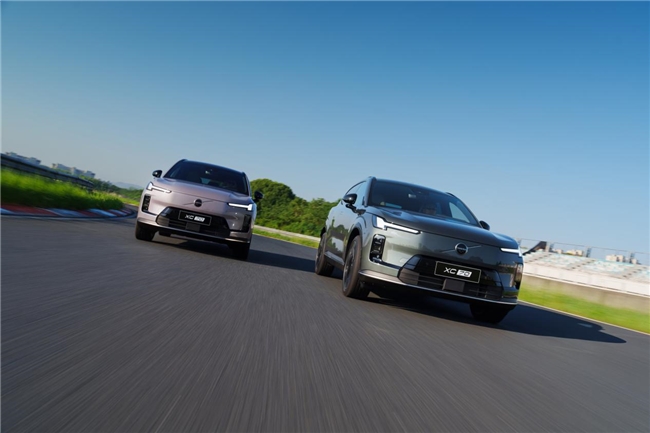 豪华超混第一车,沃尔沃全新XC70“七彩”亮相成都车展 豪华超混第一车,沃尔沃全新XC70“七彩”亮相成都车展