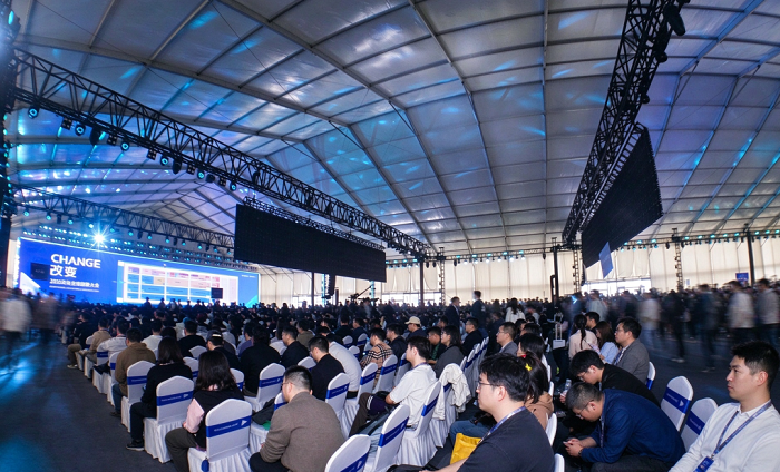 奇瑞商用车亮相2026全球创新大会,全球首款量产柴油混动专用发动机领衔技术矩阵 奇瑞商用车亮相2026全球创新大会,全球首款量产柴油混动专用发动机领衔技术矩阵