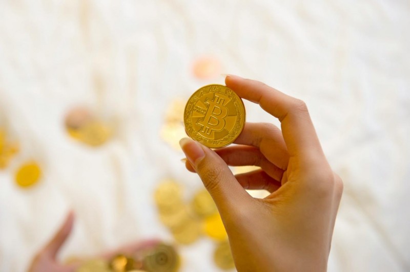 炒黄金避雷指南：2025 正规现货黄金平台怎么选？避开3大深坑