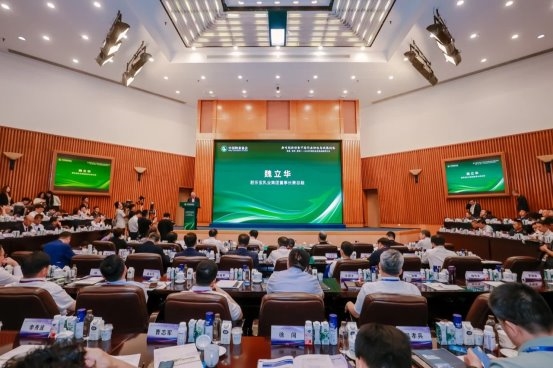 奶业大会共话转型 魏立华揭秘君乐宝科创赋能产业升级